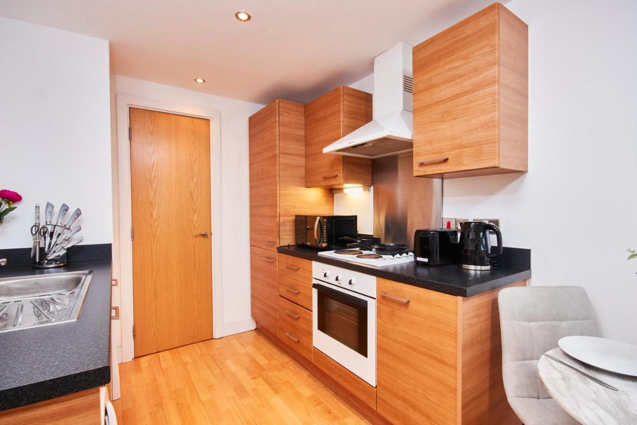 Апартаменти Deluxe City Centre Apt Balcony View& Free Parking! Лідс Екстер'єр фото